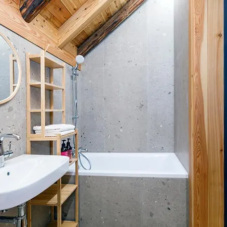 Gonna Dom W Gorach Gniewoszow (Lower Silesia)